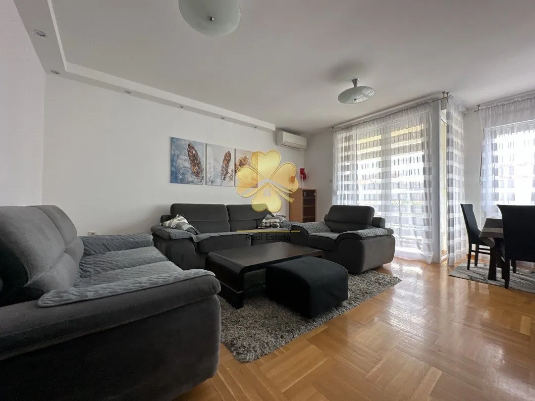 Izdavanje, dvosoban stan, 75m², Blok 9, Podgorica