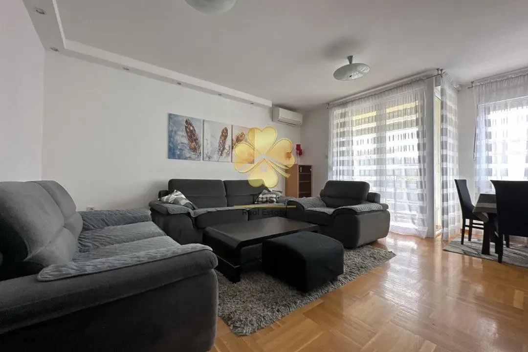 Izdavanje, dvosoban stan, 75m², Blok 9, Podgorica