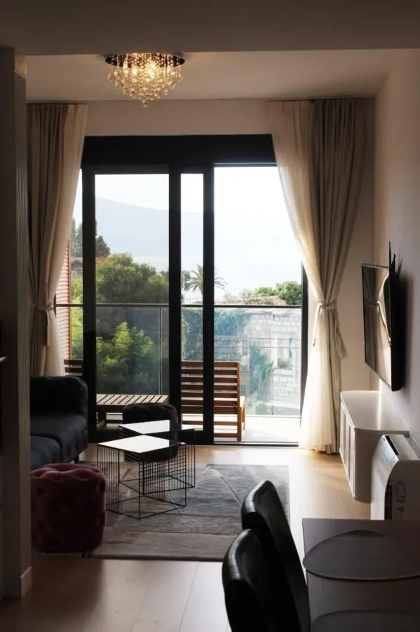 Prodaja, jednosoban stan, 50m², Tivat, Crna Gora