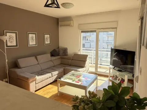 Rent, two bedroom apartment, 63m², City Kvart, Podgorica - image 1