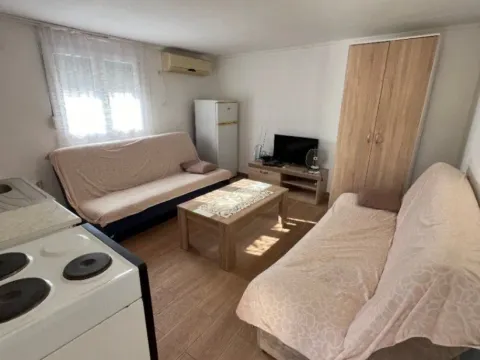 Rent, apartment, 20m², Šušanj, Bar - image 4