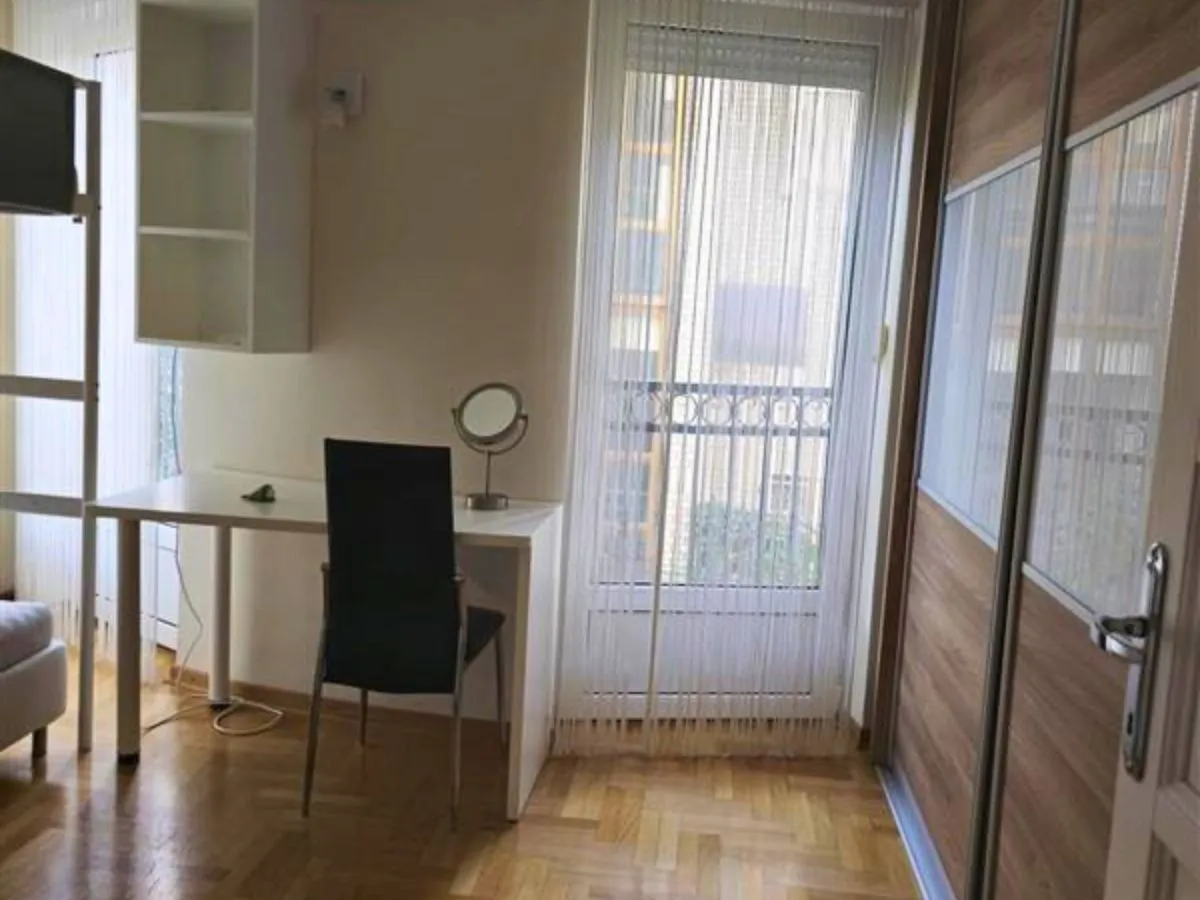 Izdavanje, trosoban stan, 82m², Dedinje Sve Podlokacije, Beograd