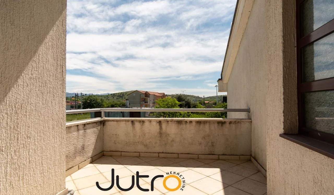 Rent, house, 320m², Donja Gorica, Podgorica