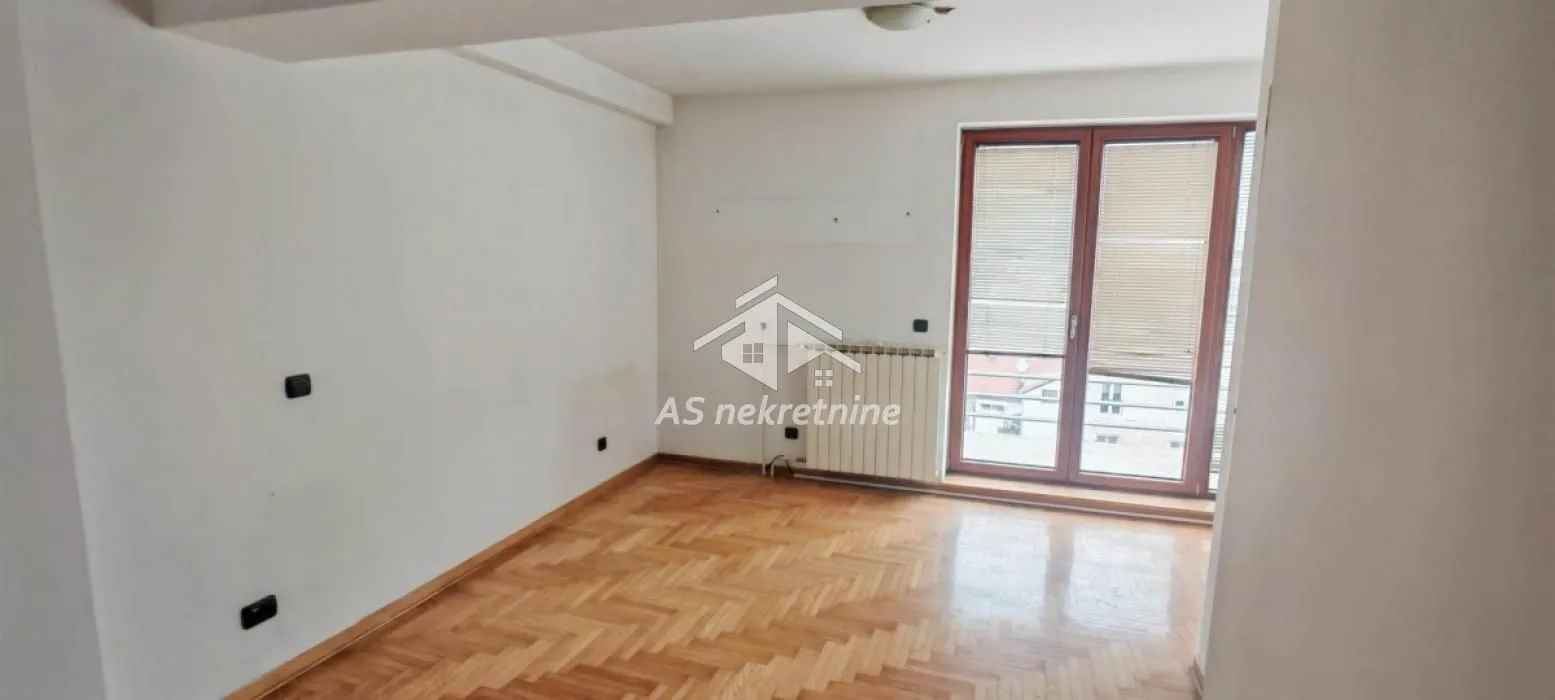Prodaja, stan, 207m², Kalenić Pijaca, Vračar Sve Podlokacije