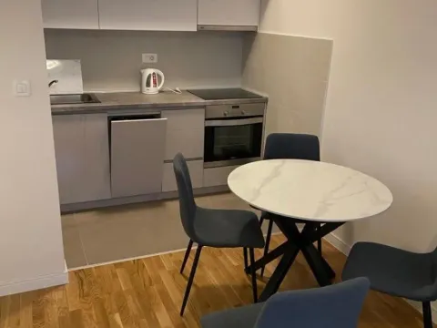 Izdavanje, dvosoban stan, 65m², Stari Aerodrom, Podgorica - image 4