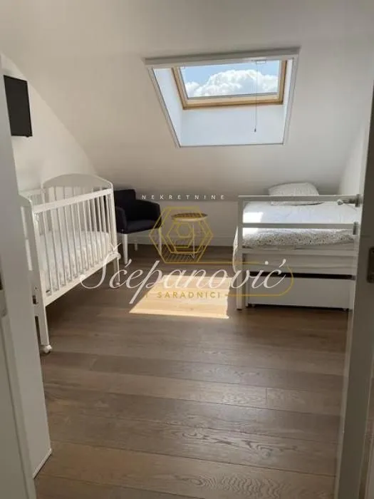 Prodaja, četvorosoban stan, 78m², Centar, Novi Sad