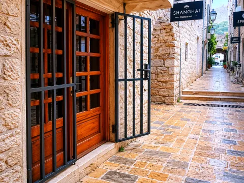Izdavanje, poslovni prostor, 10m², Stari Grad, Budva - image 1
