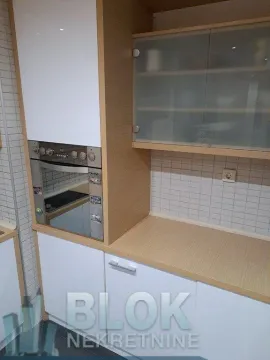 Izdavanje, dvosoban stan, 63m², Blok 6, Podgorica - image 20