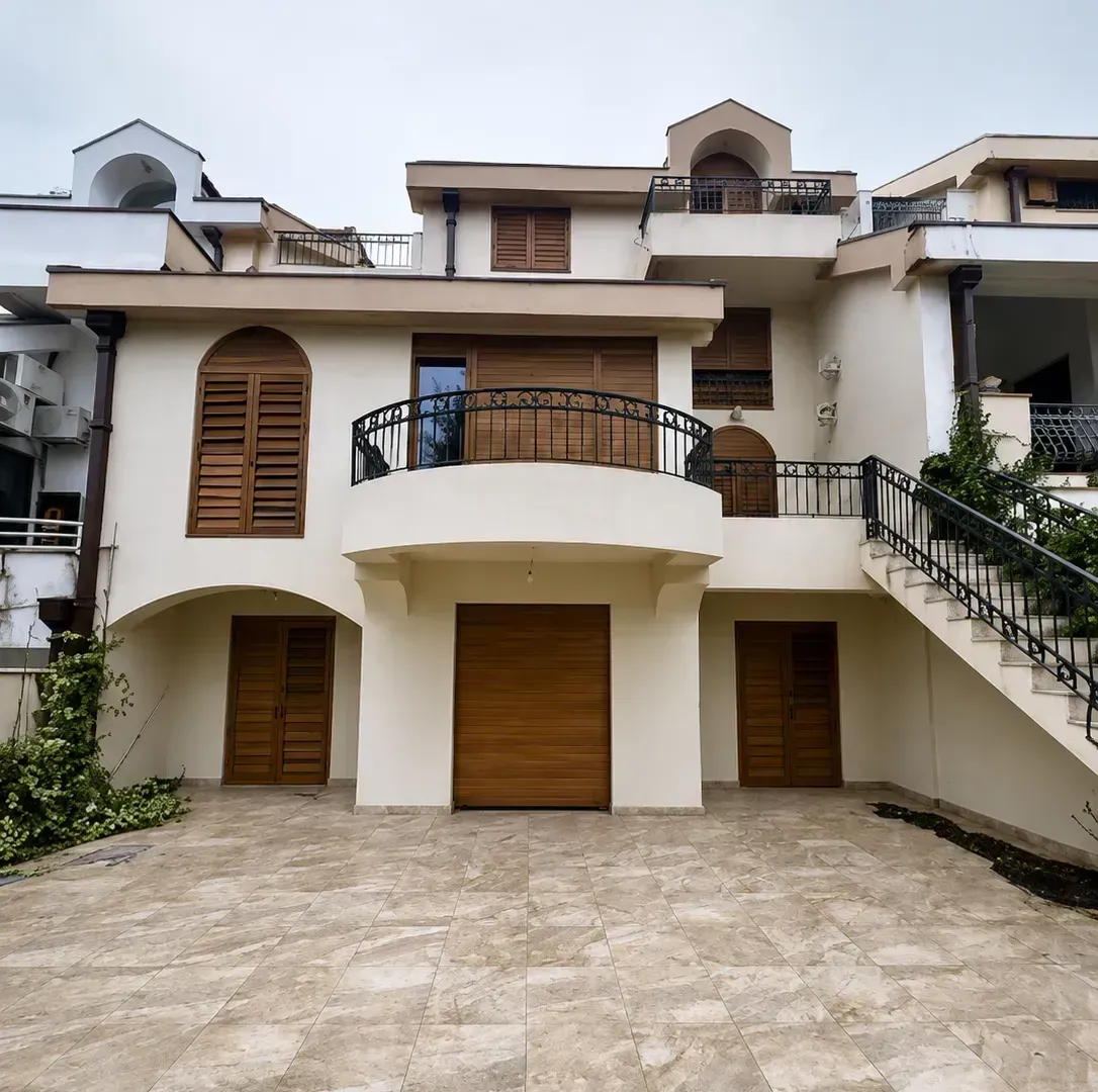 Rent, house, 400m², Gorica C, Podgorica