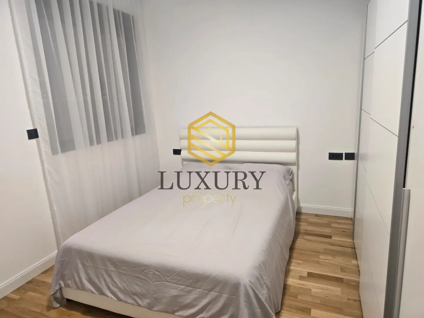 Modern bedroom with a double bed and wardrobe.
