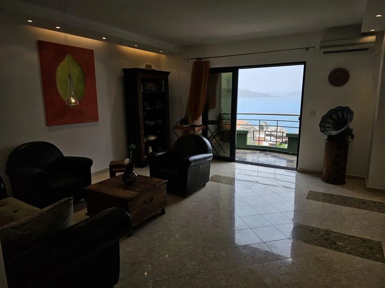 Izdavanje, stan, 149m², Pržno, Budva