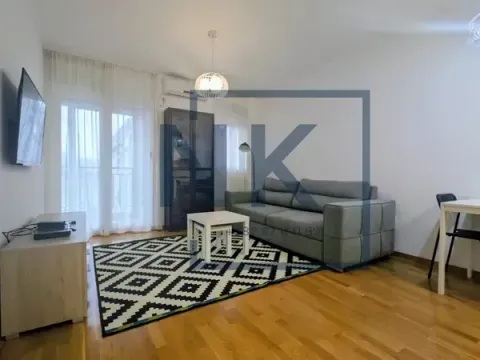 Prodaja, jednosoban stan, 43m², Stari Aerodrom, Podgorica - image 1