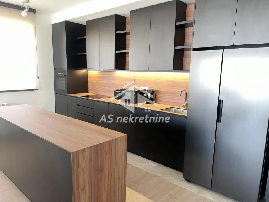 Izdavanje, četvorosoban stan, 152m², Savski Venac, Beograd
