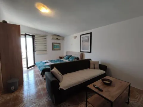 Izdavanje, garsonjera, 30m², Šušanj, Bar - image 3