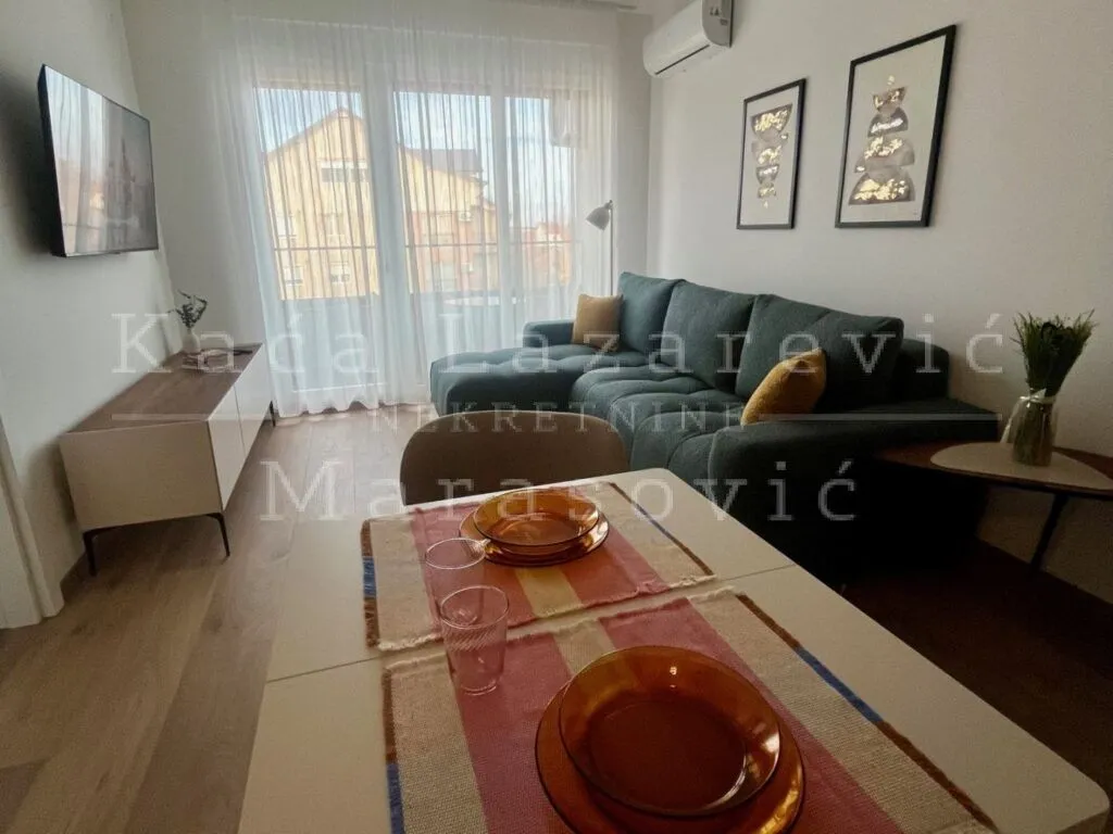 Izdavanje, dvosoban stan, 45m², Zemun Cara Dušana, Zemun Sve Podlokacije