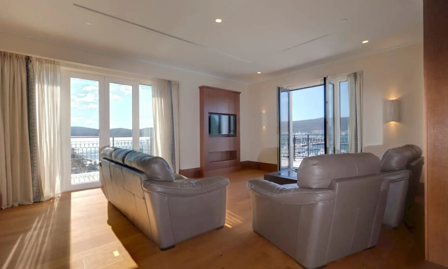 Sale, three bedroom apartment, 236m², Porto Montenegro, Tivat