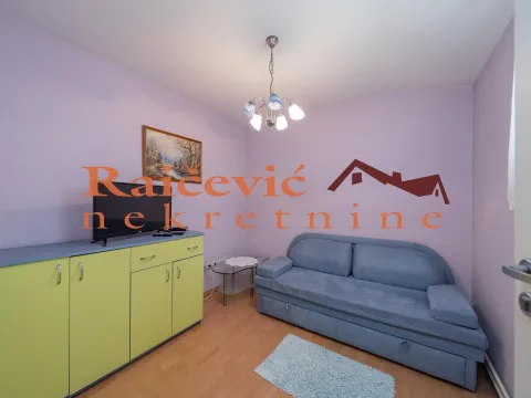 Izdavanje, trosoban stan, 65m², Kluz, Zvezdara Sve Podlokacije - image 17