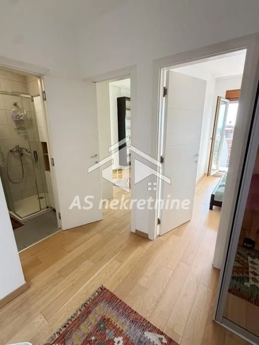 Izdavanje, trosoban stan, 73m², Vračar Sve Podlokacije, Beograd