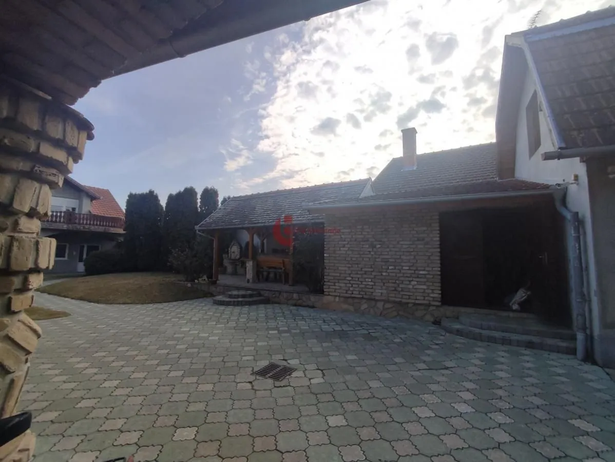 Prodaja, kuća, 630m², Gat, Subotica