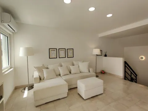 Sale, two bedroom apartment, 92m², Petrovac, Budva - image 2