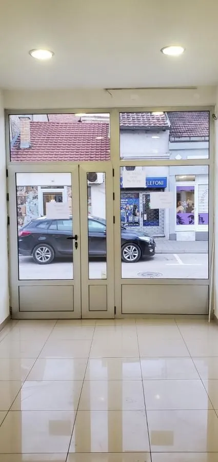 Izdavanje, poslovni prostor, 42m², Negotin, Srbija