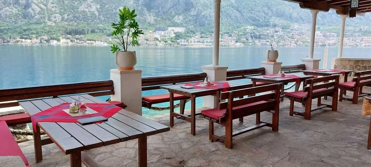Prodaja, kuća, 420m², Prčanj, Kotor