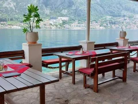 Prodaja, kuća, 420m², Prčanj, Kotor - image 2