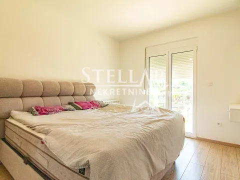 Izdavanje, kuća, 350m², Beri, Podgorica - image 11