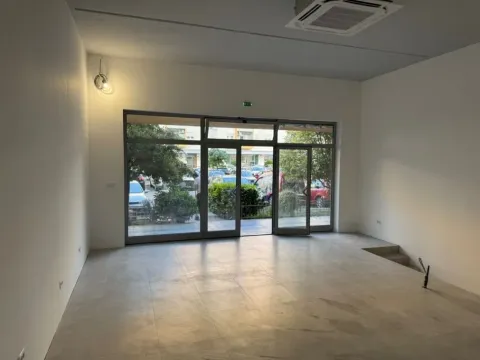 Izdavanje, poslovni prostor, 95m², Stari Aerodrom, Podgorica - image 11