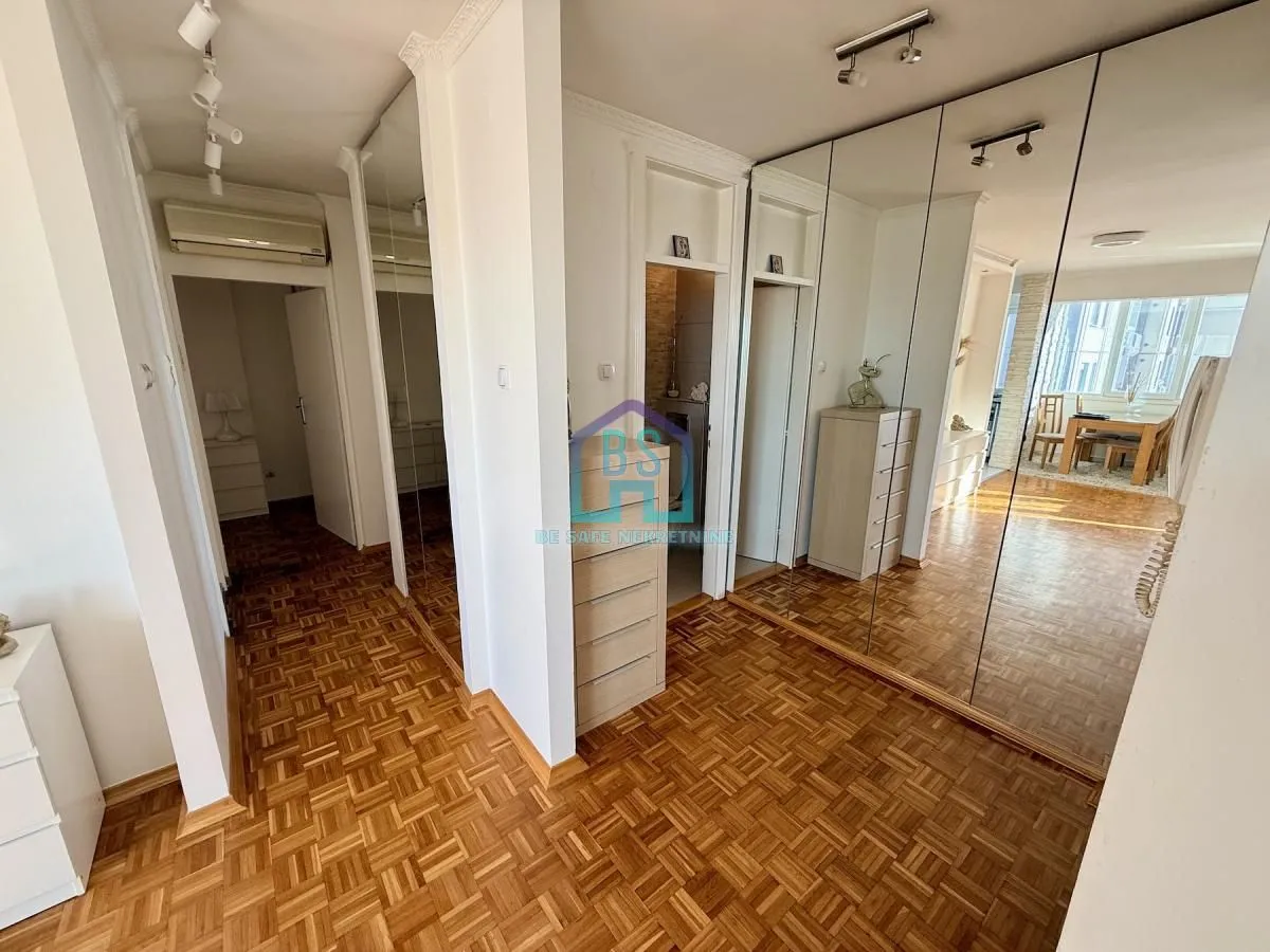 Prodaja, dvosoban stan, 60m², Bulevar Oslobodjenja, Novi Sad Sve Podlokacije
