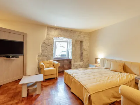 Prodaja, kuća, 246m², Kotor, Crna Gora - image 7