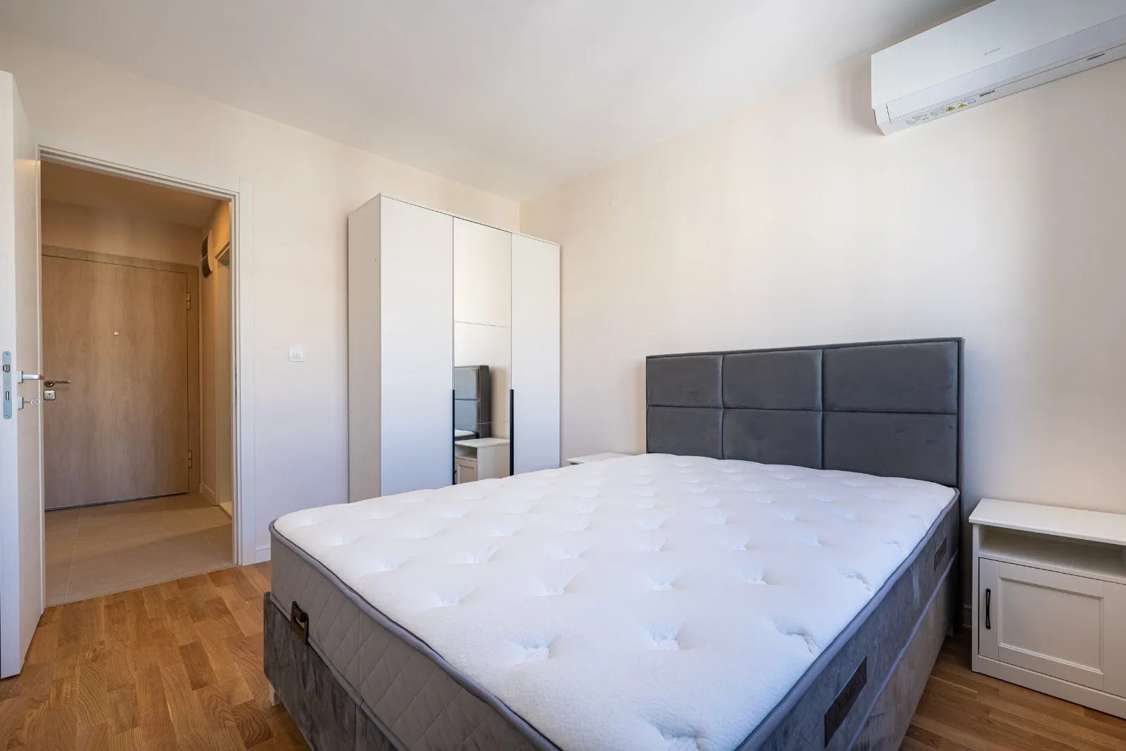 Izdavanje, jednosoban stan, 42m², Pobrežje, Podgorica