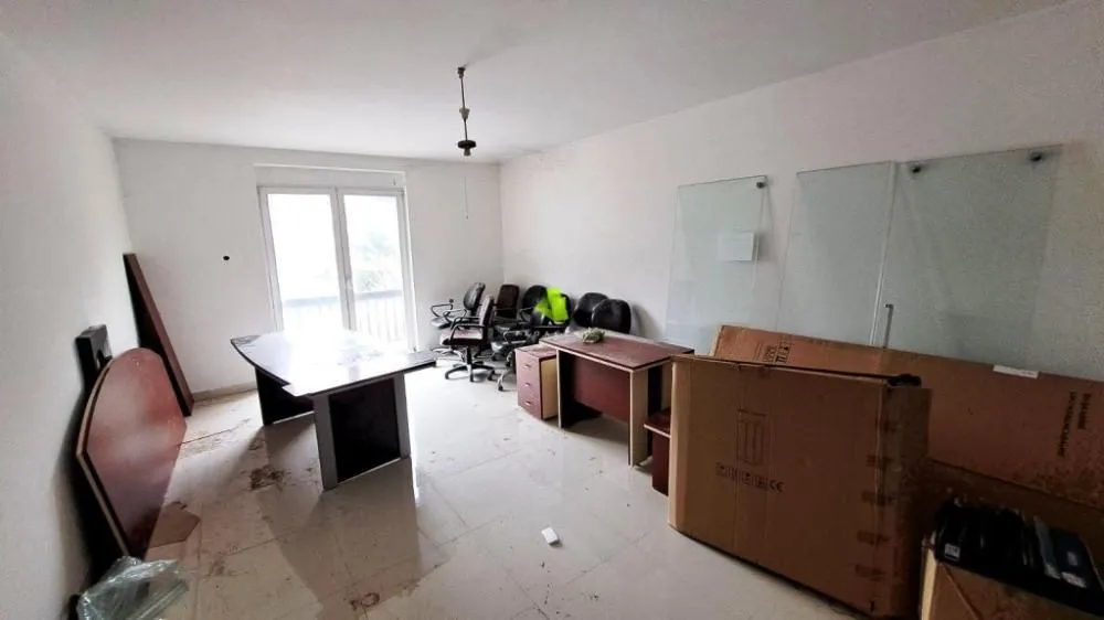 Rent, office space, 352m², Durlan, Niš