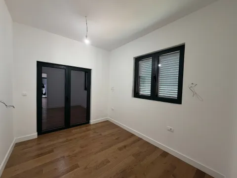 Prodaja, dvosoban stan, 60m², Dumidran, Tivat - image 3