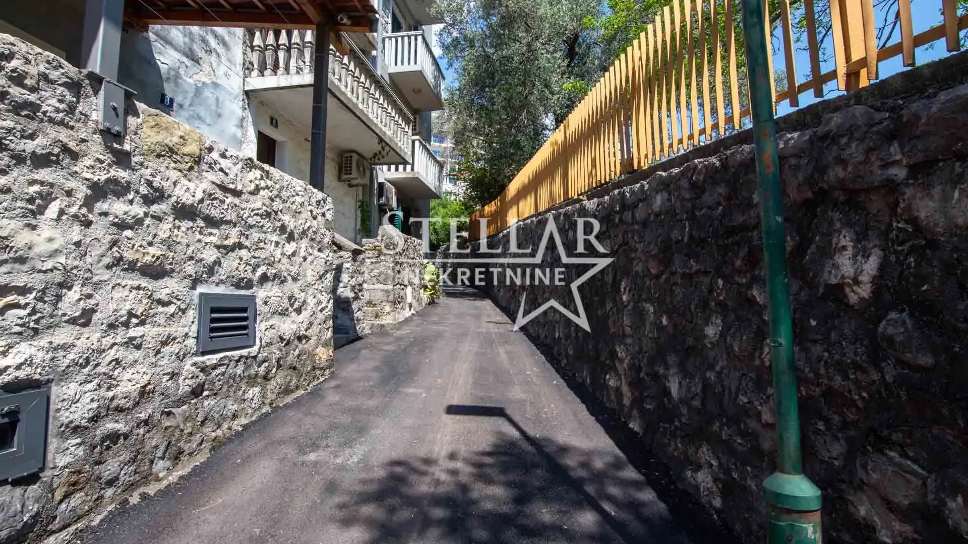 Izdavanje, kuća, 200m², Budva, Crna Gora