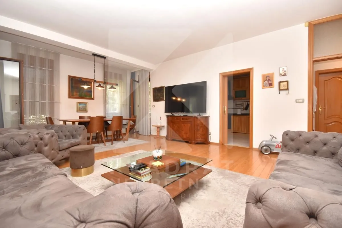 Prodaja, trosoban stan, 141m², Kruševac, Podgorica