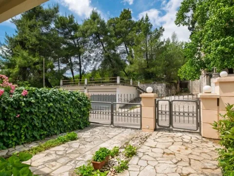 Rent, house, 280m², Podgorica, Crna Gora - image 35