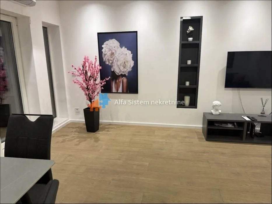 Izdavanje, trosoban stan, 74m², Stari Grad, Beograd