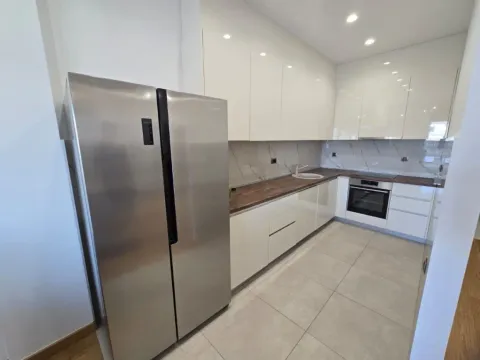 Izdavanje, četvorosoban stan, 118m², Kod Capital Plaze, Podgorica - image 4