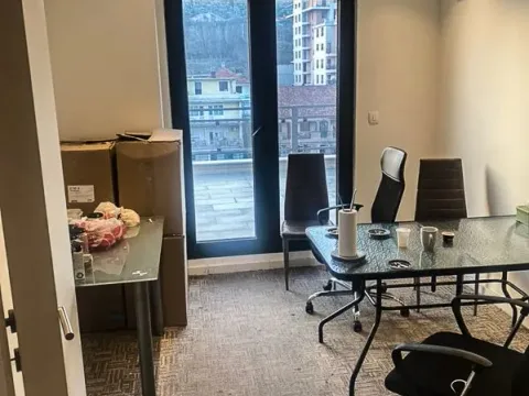 Izdavanje, četvorosoban stan, 120m², Momišići, Podgorica - image 5