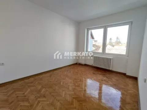 Prodaja, kuća, 222m², Centar, Zrenjanin - image 6