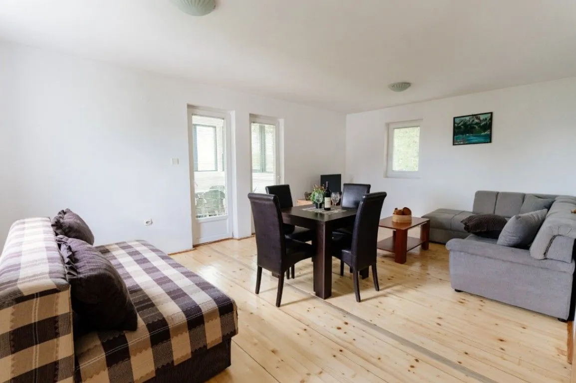 Prodaja, kuća, 190m², Pitomine, Žabljak