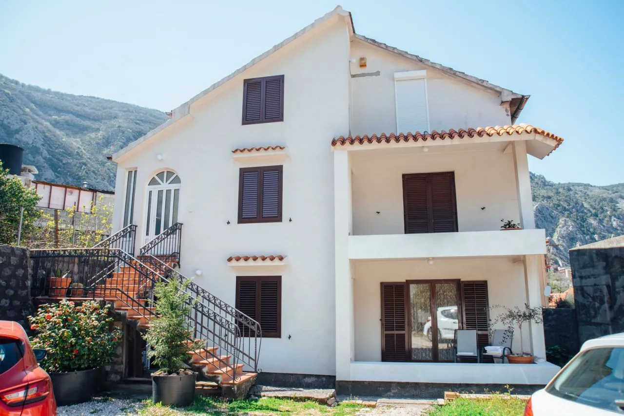Prodaja, kuća, 300m², Škaljari, Kotor