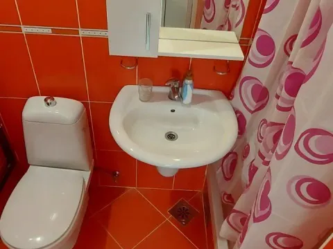 Izdavanje, garsonjera, 35m², Škaljari, Kotor - image 17