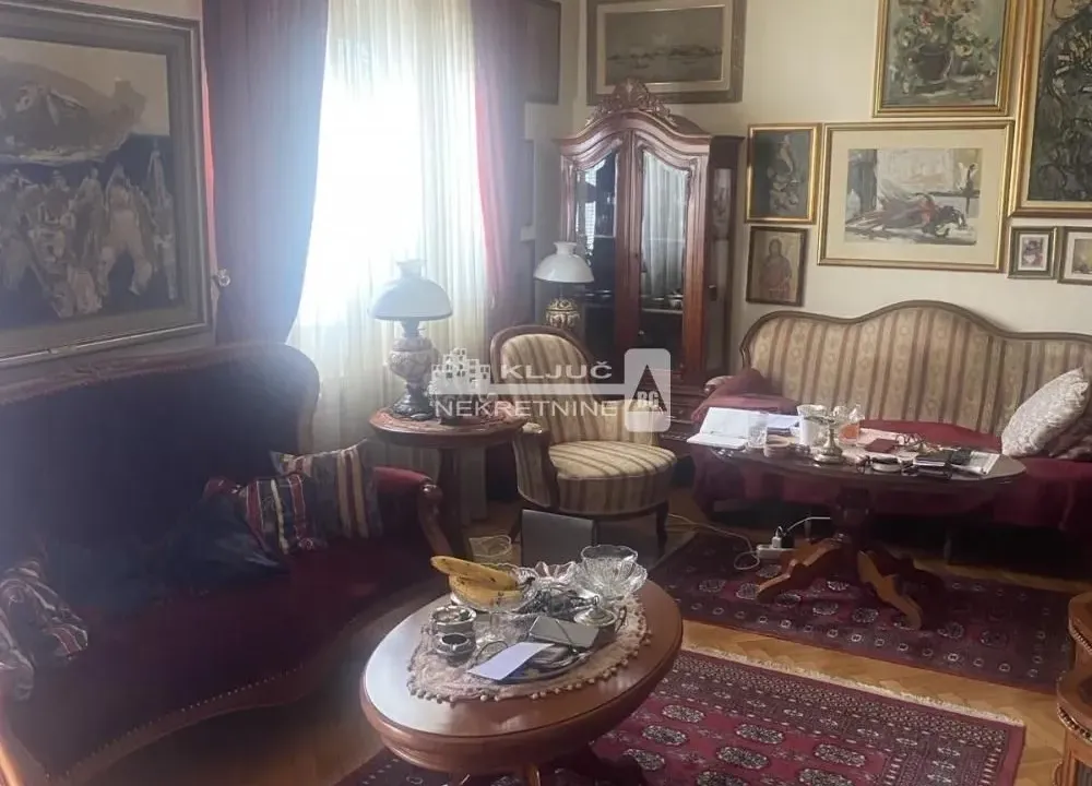 Prodaja, četvorosoban stan, 116m², Kalenić Pijaca, Vračar Sve Podlokacije