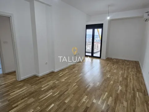 Izdavanje, stan, 269m², Stari Aerodrom, Podgorica - image 4
