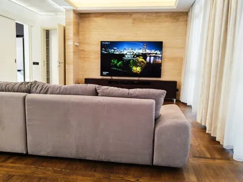 Izdavanje, četvorosoban stan, 148m², Savski Venac, Beograd - image 6