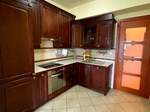 Izdavanje, dvosoban stan, 80m², Centar, Podgorica - image 4