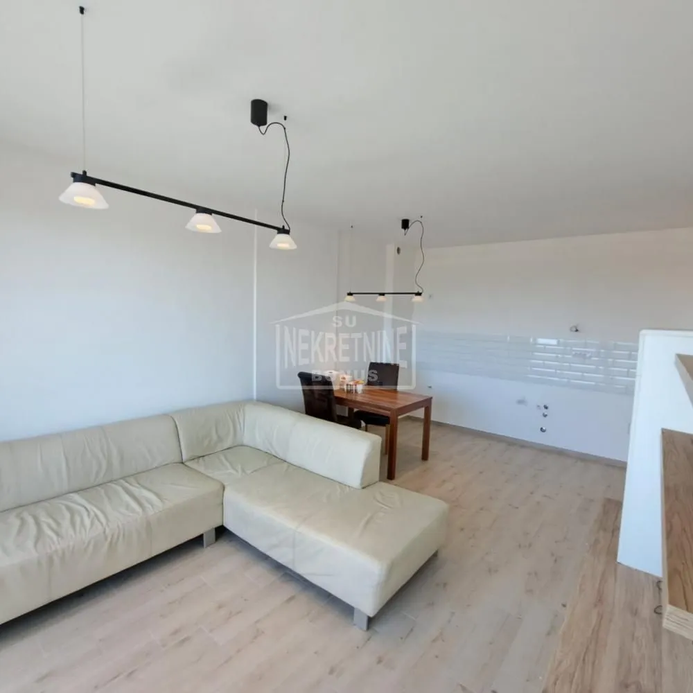 Prodaja, trosoban stan, 57m², Centar, Subotica