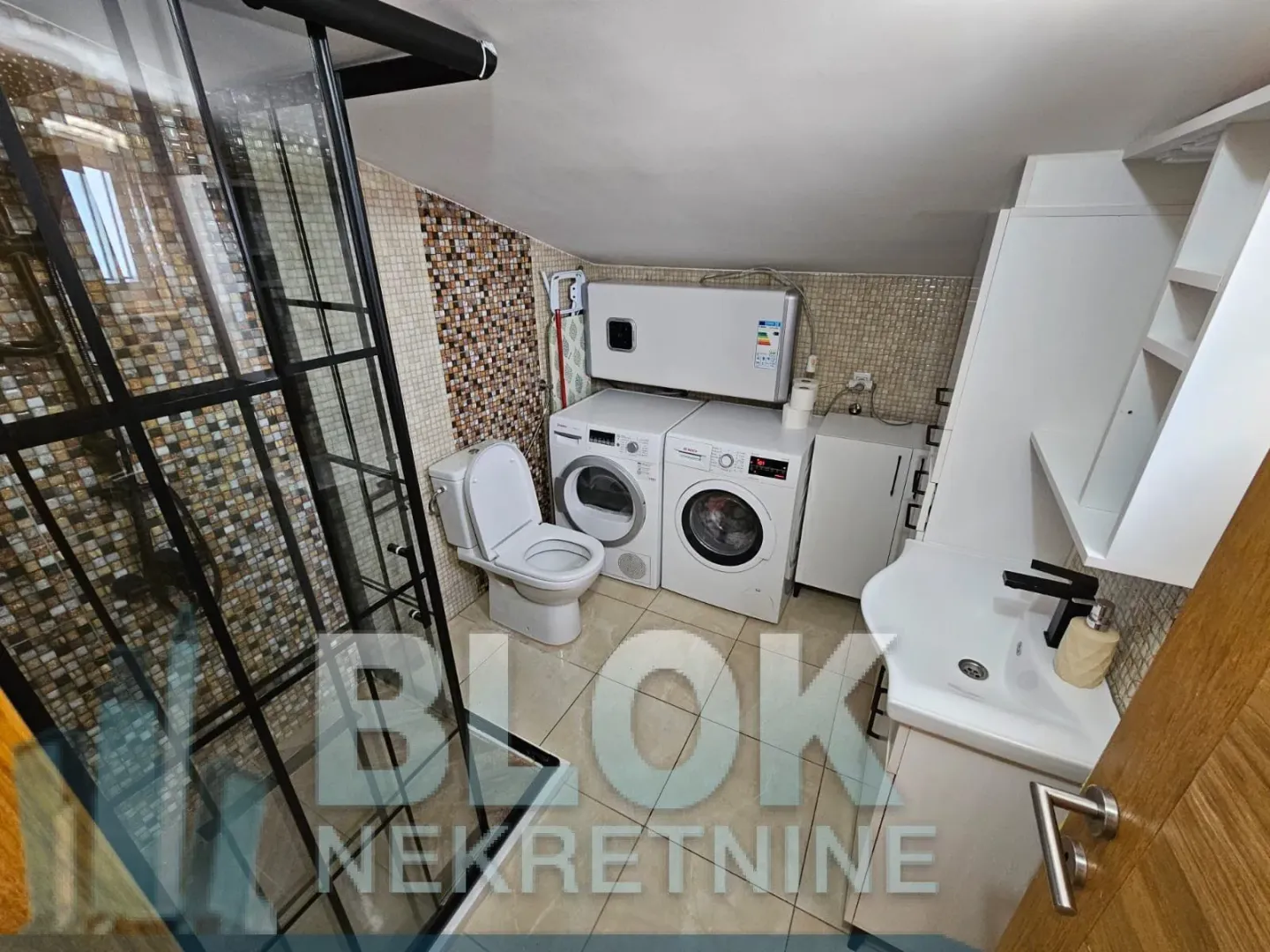 Izdavanje, trosoban stan, 155m², Zabjelo, Podgorica